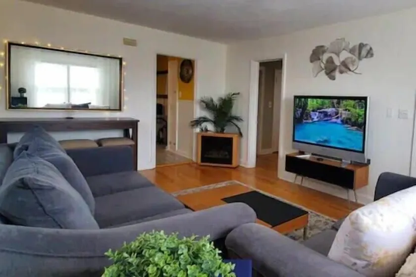 The Charles Home 4 King Beds 2bath 2kitchn 2Living - Image 1