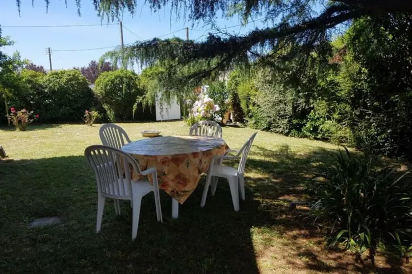 Family home 200 metres from the sea - Image 1