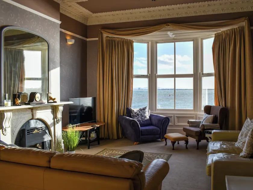 4 bedroom accommodation in Hartlepool - Image 1