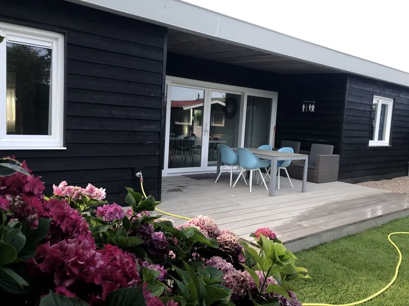 Bungalow 8 Persoons 5 Minuten van Strand - Image 1