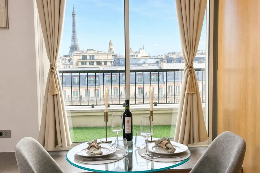 1610 B Incredible apartment on the Champs Elysees - Image 1