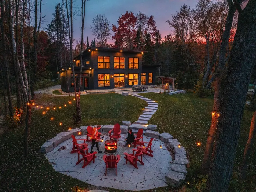 Beautiful Muskoka Cottage Lakehouse near Huntsville with Sauna - Image 1