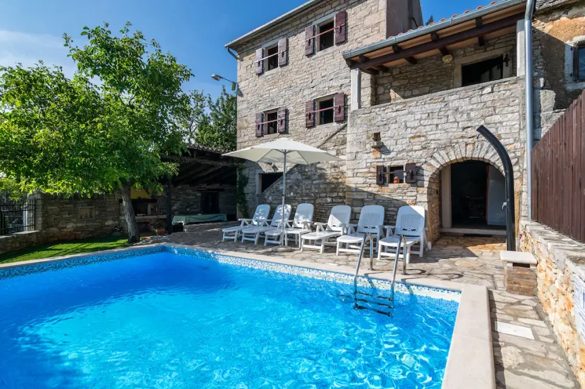 Istrian villa with swimming pool for an unforgettable holiday - Image 1