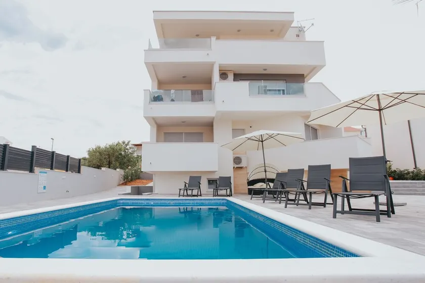 Apartments Pool Villa Aldura - Image 1