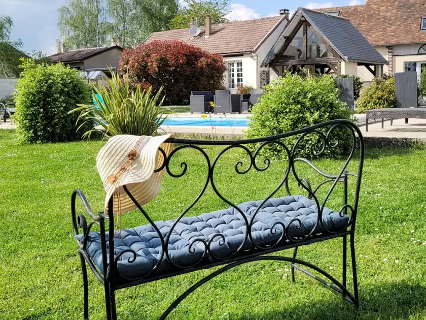 Countryside Retreat with Pool, Spa, Near Chartres – Sleeps 12 - Image 1