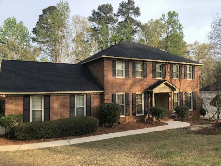 Cheerful 4-bedroom residential home  - Image 1