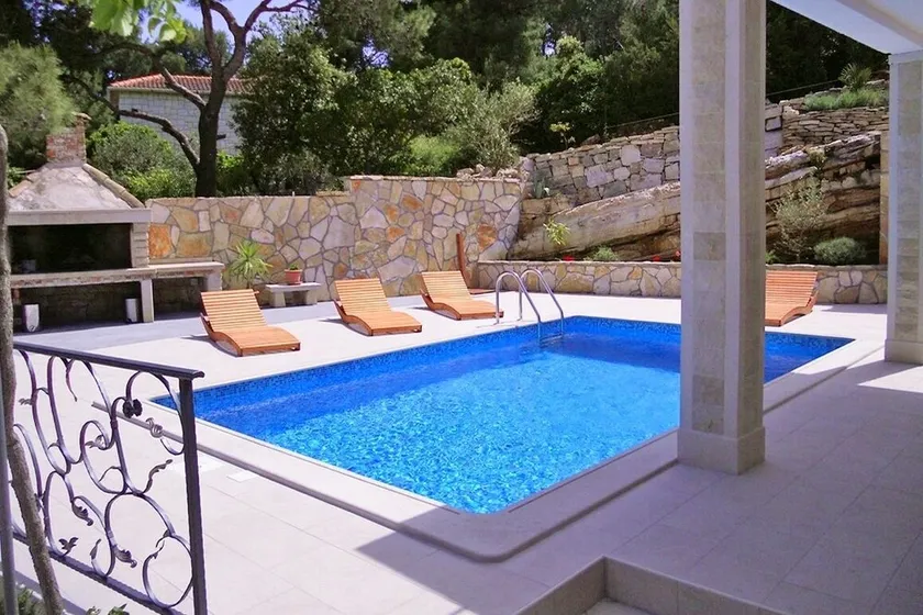 Seaside family friendly house with a swimming pool Puntinak, Brač (K-767) - Image 1