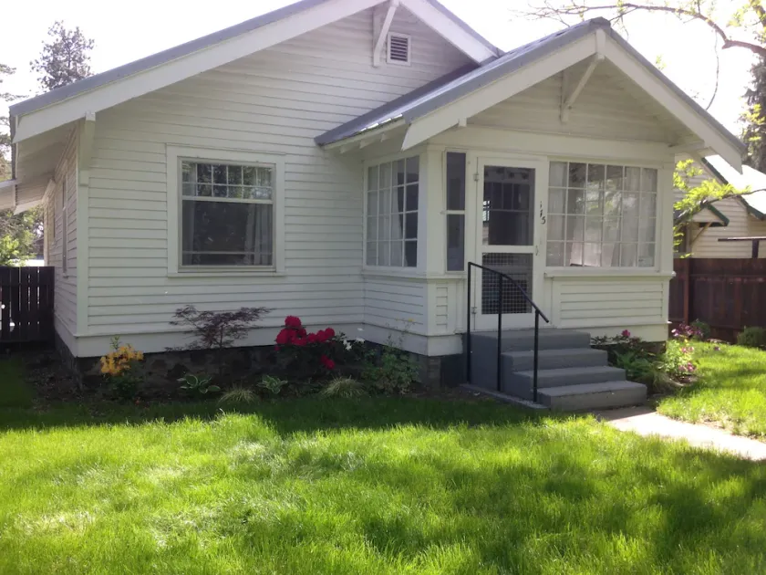 LOCATION: quiet and central! Cottage In The Heart Of Historic Downtown Bend! - Image 1