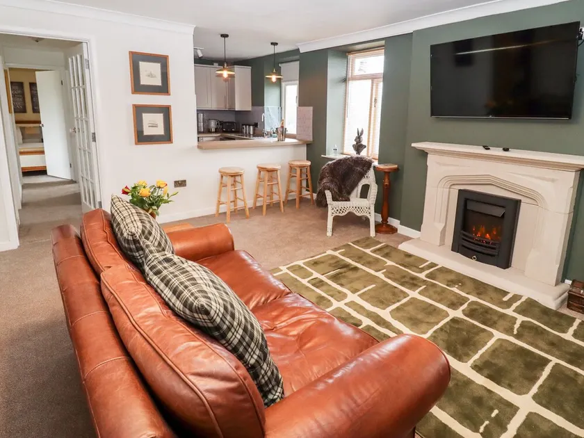 THE CARRIAGE, pet friendly, character holiday cottage in Lydney - Image 1