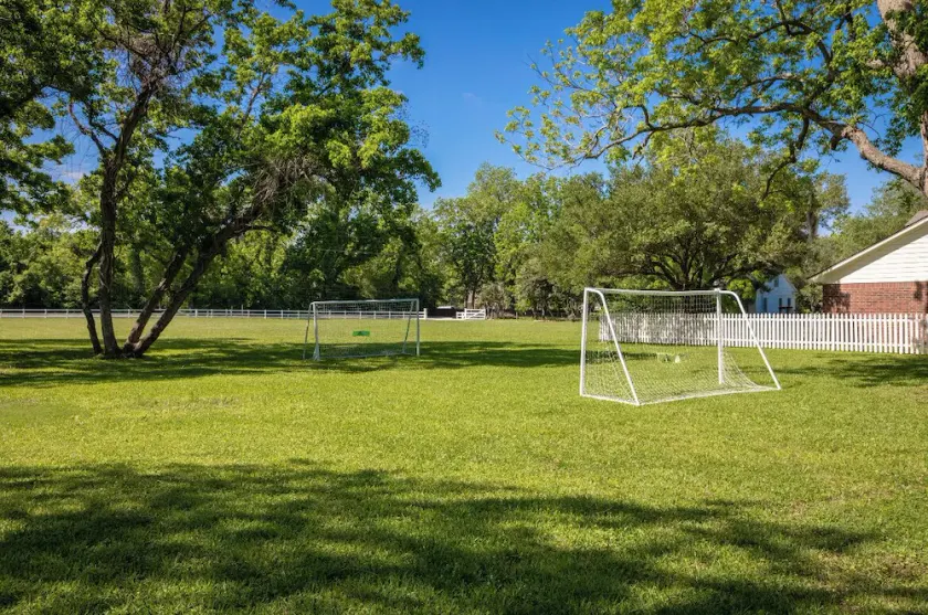 Remodeled one story building w/firepit, super close to everything - Image 1
