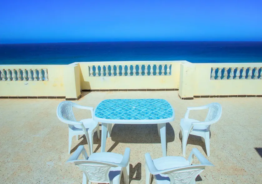Oran, 1st line, facing the beach. air-conditioning + Parking + janitor - Image 1