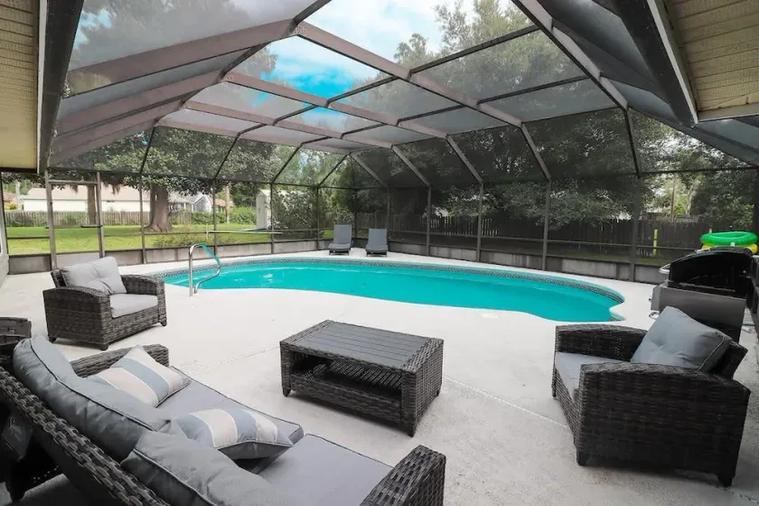 Maison-Famille-Salle de bain-Vue sur Piscine-Sandy - Image 1