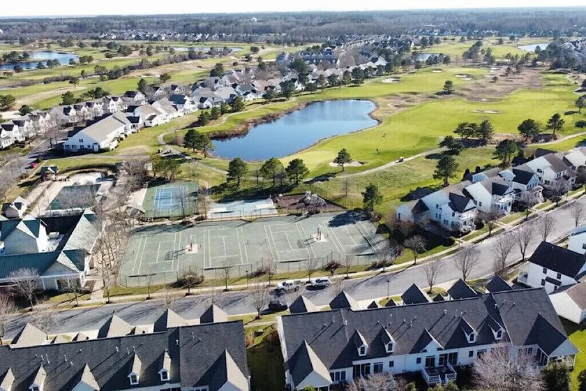 Minutes from Bethany Beach, sleeps 14, pools, golf, tennis beach shuttle & more - Image 1