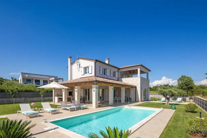 Charming 3-Bedroom Villa with pool - Image 1
