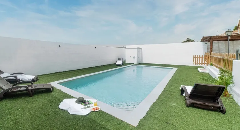 Storslået villa: 2 private pools, grill, have og parkering. 13 pr. I Padul - Image 1
