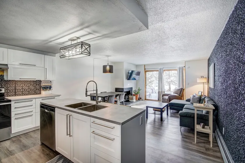 Claimjumper Condo - Hot Tub, Pool, Bus Route, Free Parking - Image 1