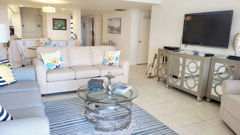 Beachplace Ten 402 - Image 1