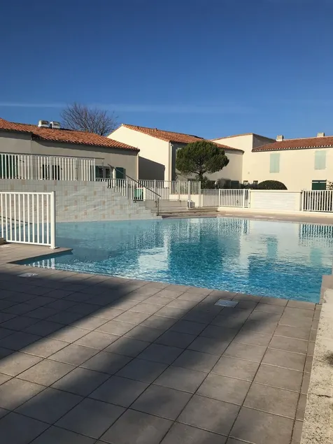 Store og smukke 2pièces med pool, wifi, terrasse og privat parkering - Image 1