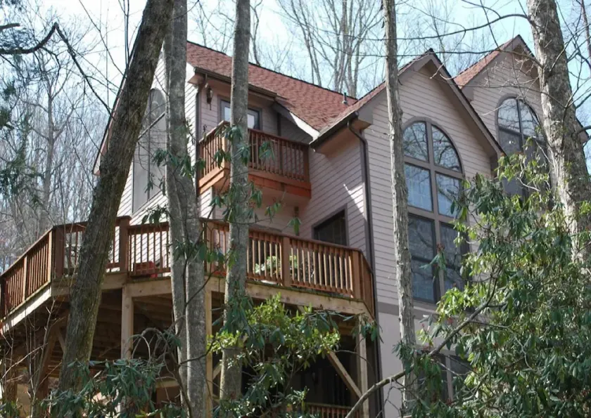 Beautiful Riverside Getaway - Image 1