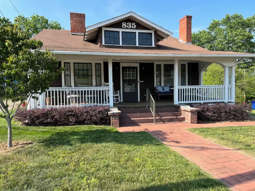 Haywood House: West Asheville's Nyrestaurerade och mest gångbara hyra! - Image 1