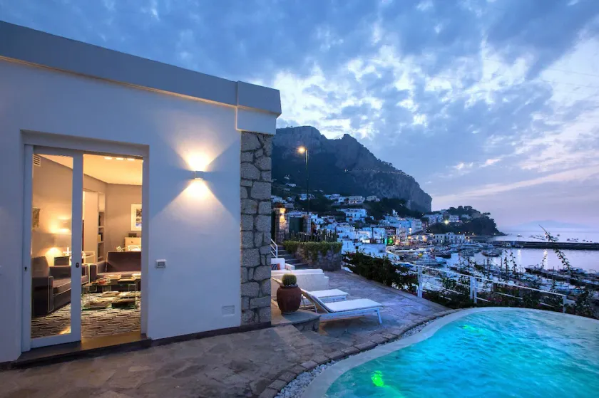 SONNENUNTERGANG AM MEER – JACUZZI INFINITY POOL – 10 MIN ZUR PIAZZETTA - Image 1