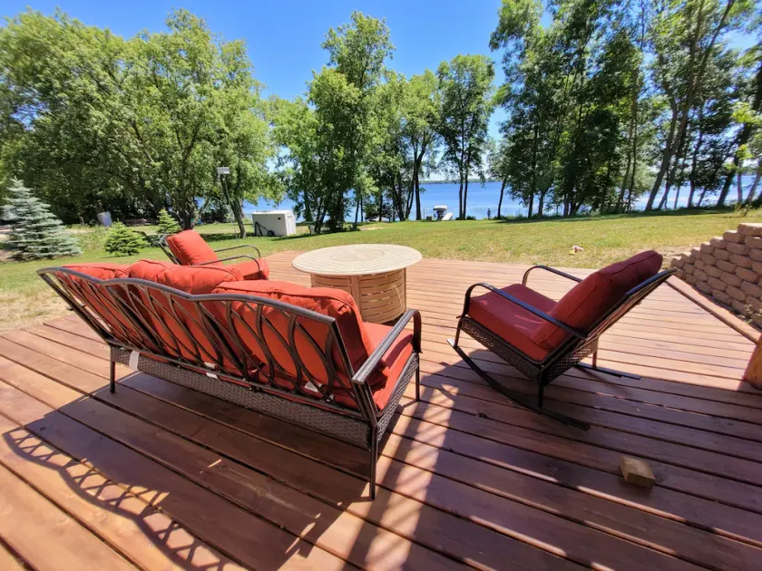 Lake House with 100 Feet of Private Shoreline - Image 1