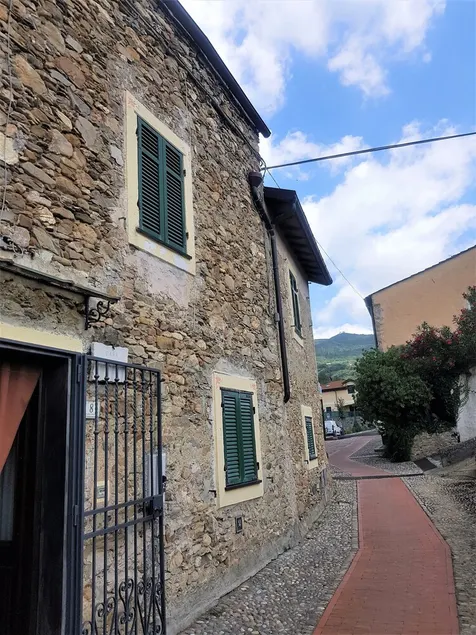Beautiful stone house near Garlenda, 10 minutes from the sea - Image 1