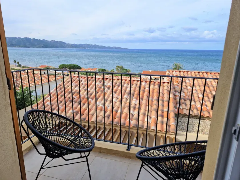 Mini villa moderne avec terrasse face à la MER à côté de la plage - Image 1
