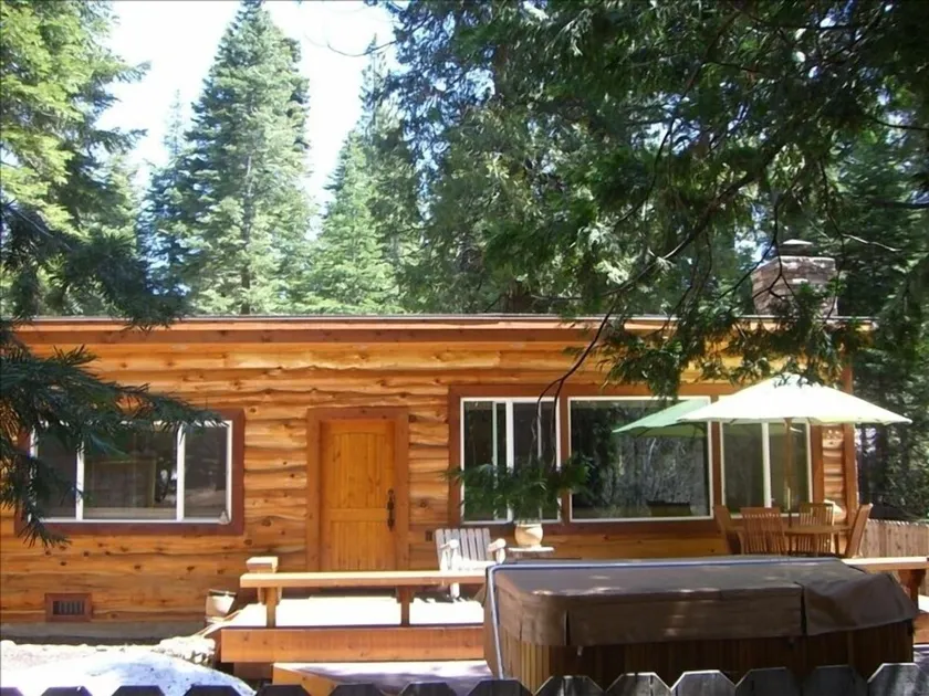 Luxury Log Cabin avec la Nouvelle-bain à remous et très bien situé! - Image 1