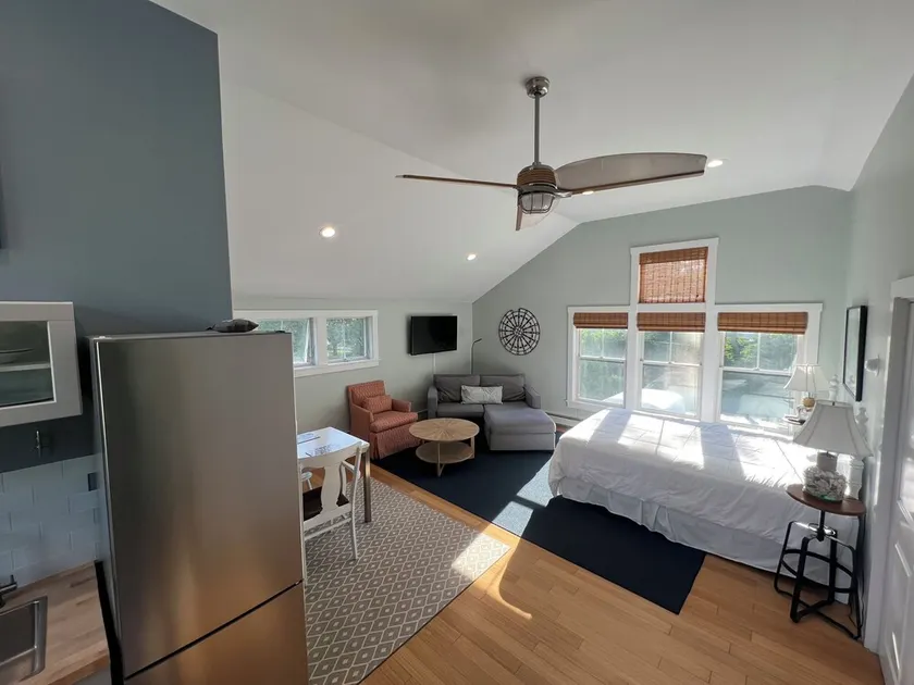 Spacious Studio Apartment close to Yacht club, golf course and town. - Image 1