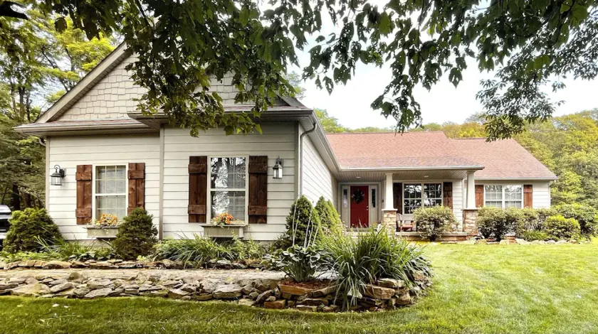 Blue Jay's Nest- Private Home MINUTES to Hidden Valley and Seven Springs! - Image 1