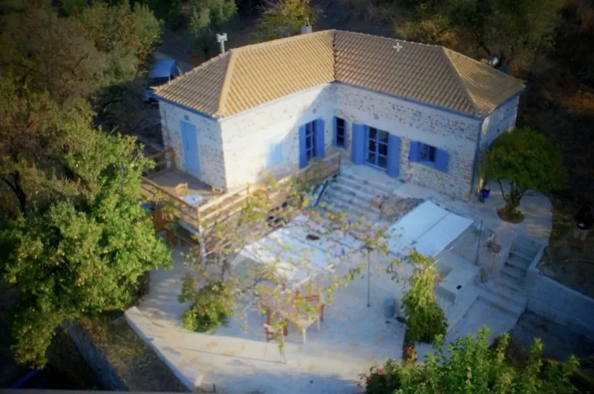 BELLE MAISON ROMANTIQUE EN PIERRE, VUE MER, PRIX - Image 1