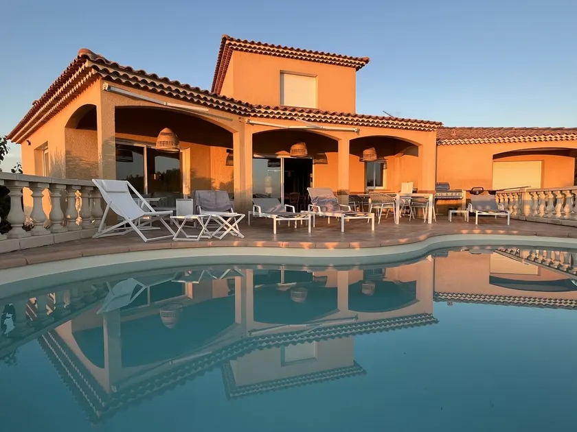 Superbe villa climatisée piscine privée, jardin, pétanque, vue mer et montagne - Image 1