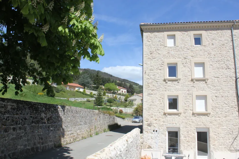 House with mountain view - Image 1