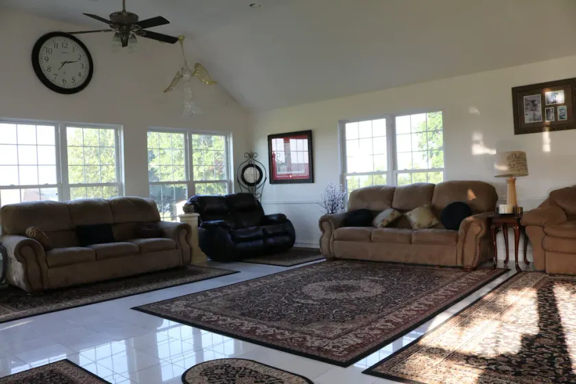 Sandy Beaches-Lake Access 6000 sq. ft. --Sleeps 25  9 bedrooms, 4 bathrooms - Image 1