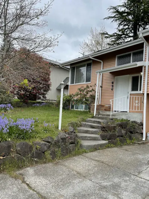 Modern home with free parking on premises - Image 1
