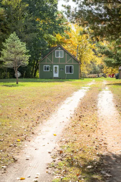 Cozy Riverfront Cottage - Image 1