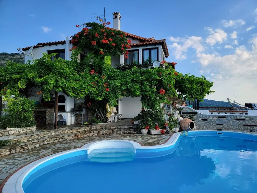 \"Villa Erifili\" Luxuriöse Villa mit spektakulärem Blick auf die Insel Skiathos - Image 1