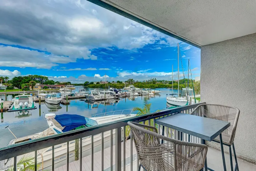 RAMADA SARASOTA CONDO HOTEL#407 Waterfront Balcony, King Bed,  Pool, Kitchenette - Image 1
