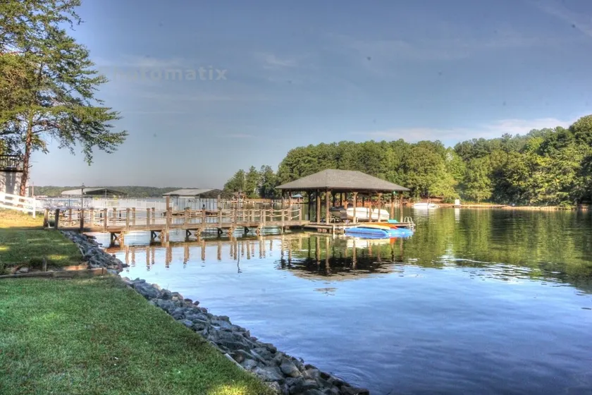 Lake Norman Waterfront home:private dock, fire pit,foosball, large screen porch. - Image 1