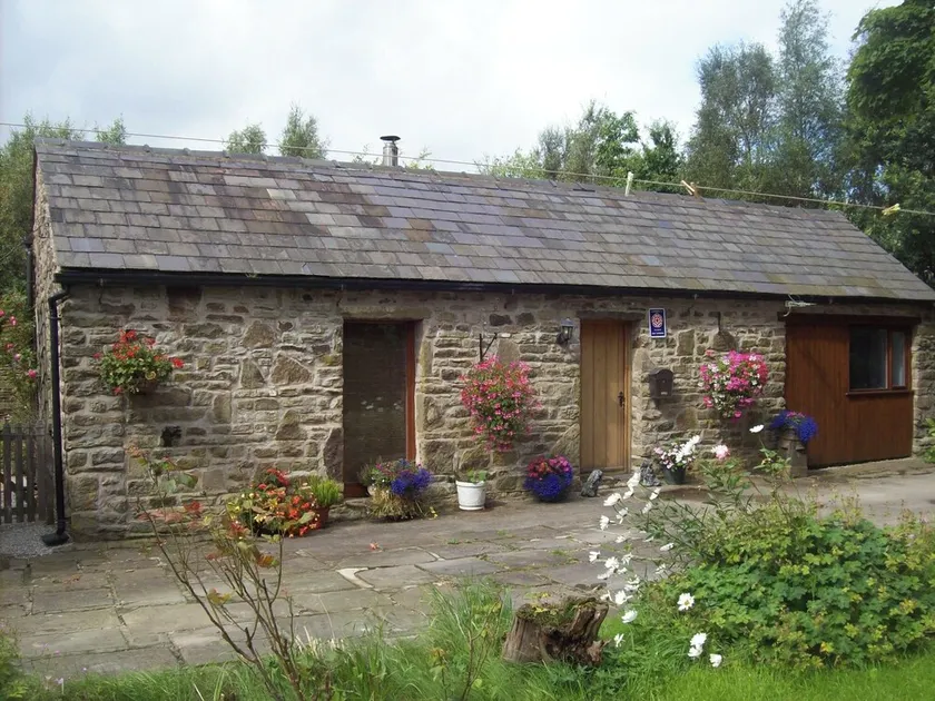1 bedroom accommodation in Whaley Bridge near Buxton - Image 1