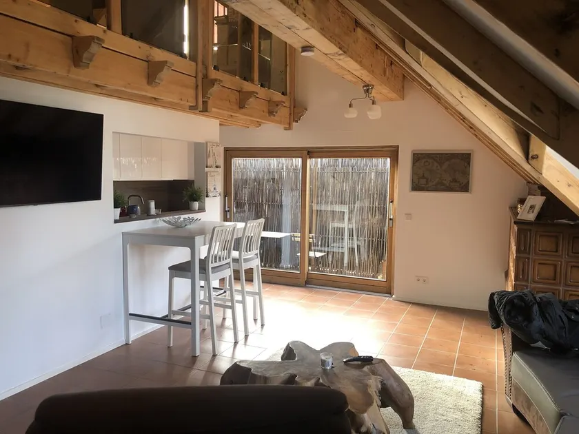 High quality furnished apartment in a prime location. - Image 1