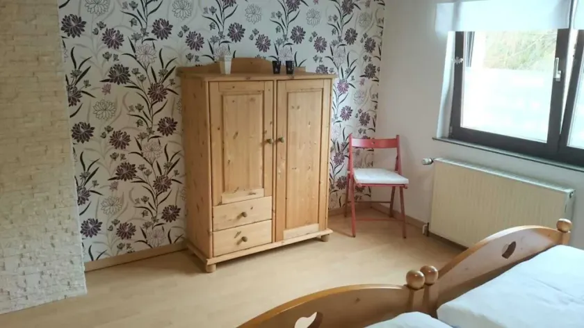 Great, cottage very well equipped. Approximately 8 minutes walk to the lake. - Image 1