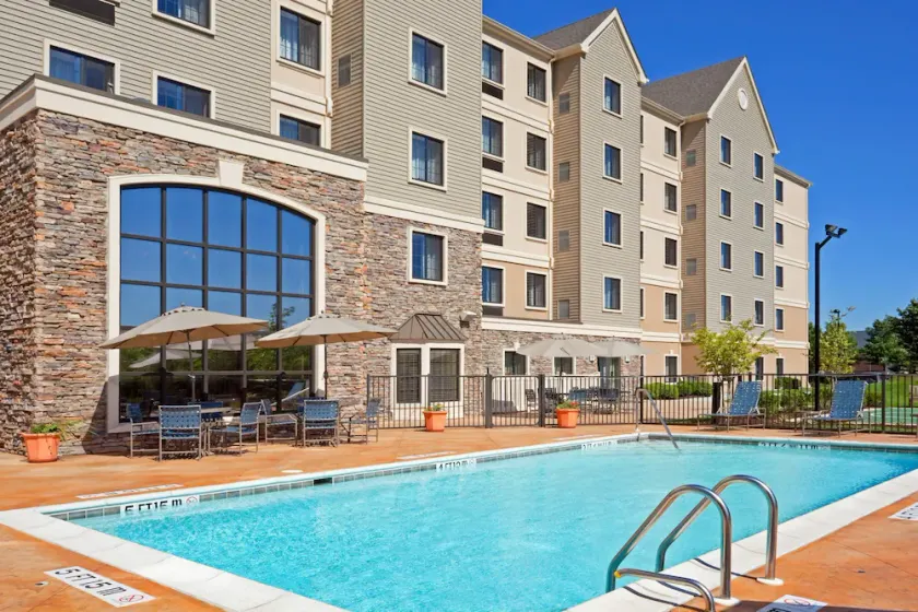 2 Bedroom | Free Breakfast. Seasonal Outdoor Pool - Image 1