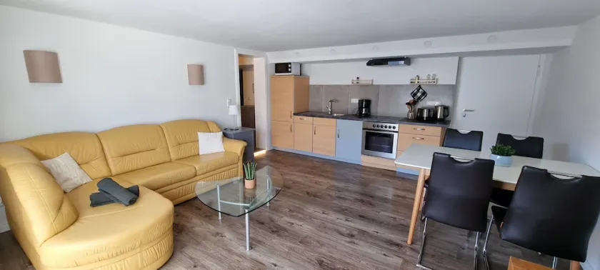 Charming apartment with sauna and large terrace, just a few steps from the beach. - Image 1