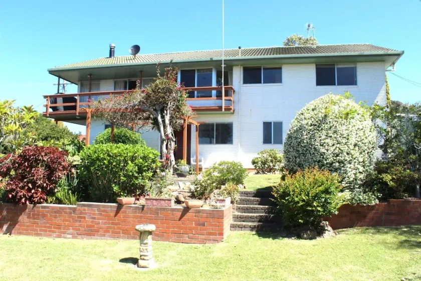 High Street Retreat is set in the heart of Black Head & has magnificent... - Image 1