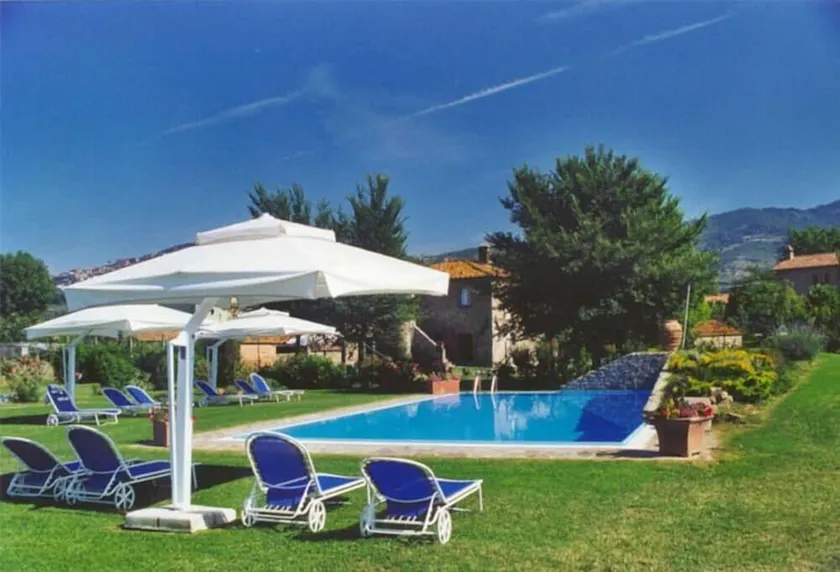 Independent Apartment in Farmhouse with private garden and pool- Cortona - Image 1
