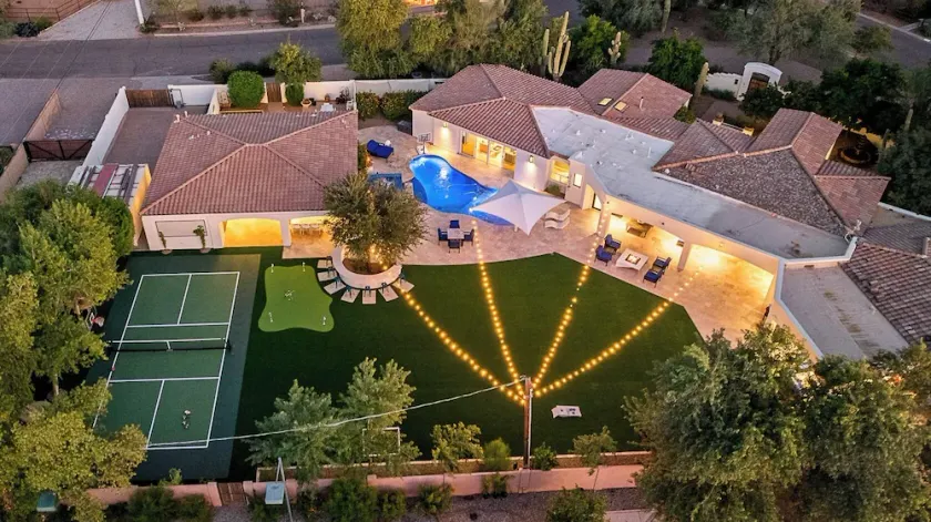 7BR Scottsdale Estate w/ Pickleball, Heated Pool, Spa, Guest House & Gym - Image 1