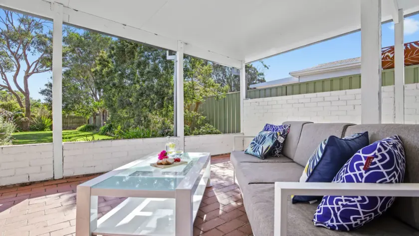 Blue Haze- Pet friendly- Big outdoor living area with a BBQ - Image 1