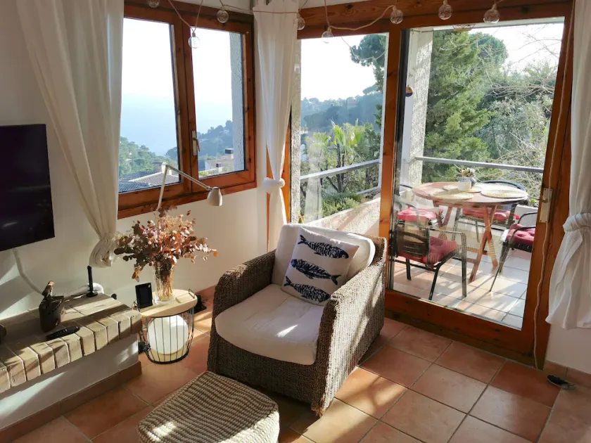 Tastefully furnished detached house, beautiful sea view - Image 1